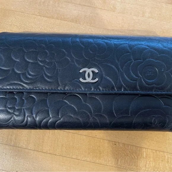 Authentic Chanel Camelia long wallet. - Picture 12 of 14